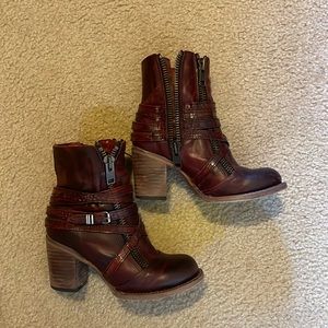 Freebird Balboa Wine boots